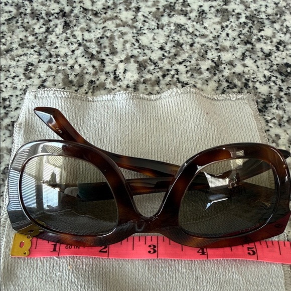 Gucci Oversized Tortoise Havana Wayfarer Sunglasses with Purple Case - Picture 14 of 16